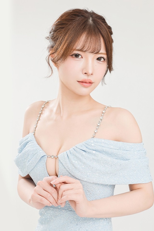 綾月 さな